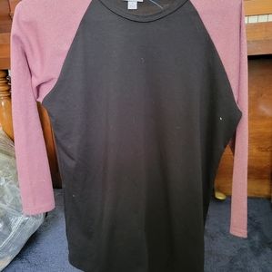 2 LuLaRoe Tshirts